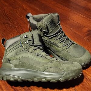 Vans Men's Green High-Top Sneakers
